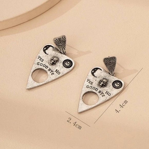 💀 Awesome Vintage Style Skull Ouija Drop Earrings 💀 - Picture 4 of 5